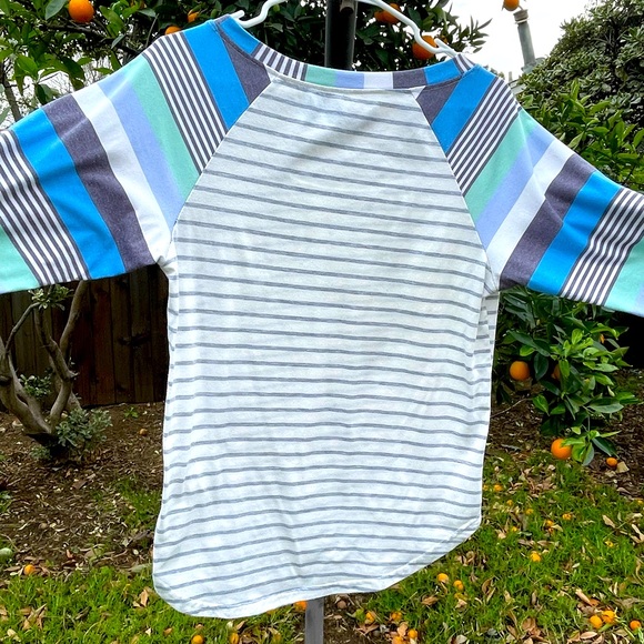 Cute Shirt With 3/4 Sleeves!!! - Picture 3 of 5